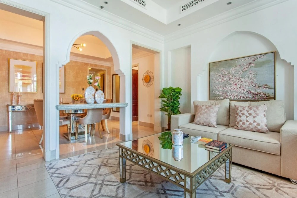 Дубай: Traditional Meets Modern in Downtown