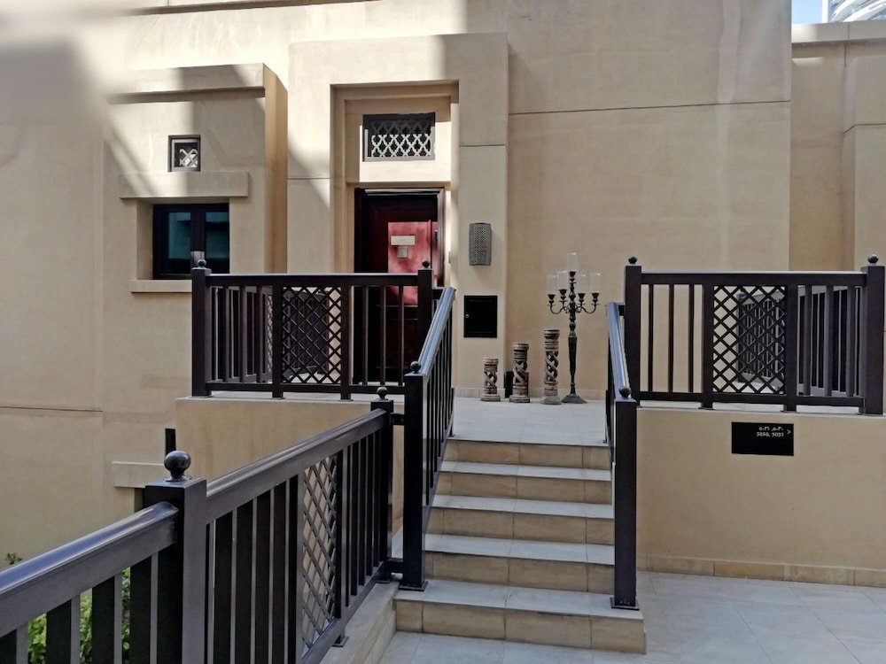 Дубай: Traditional Meets Modern in Downtown