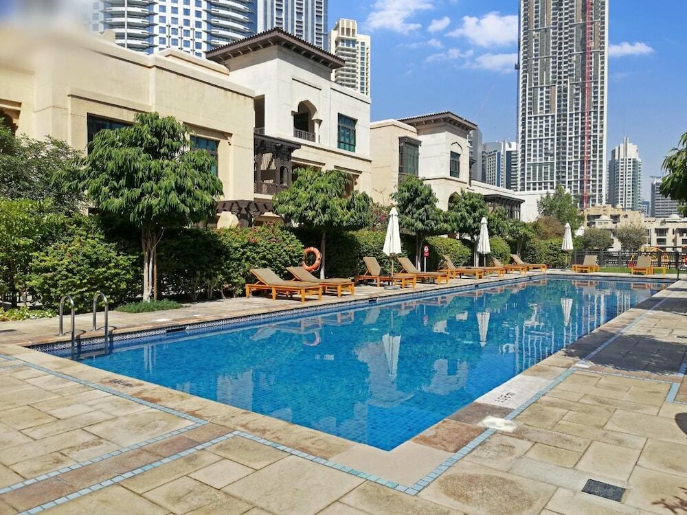 Дубай: Traditional Meets Modern in Downtown