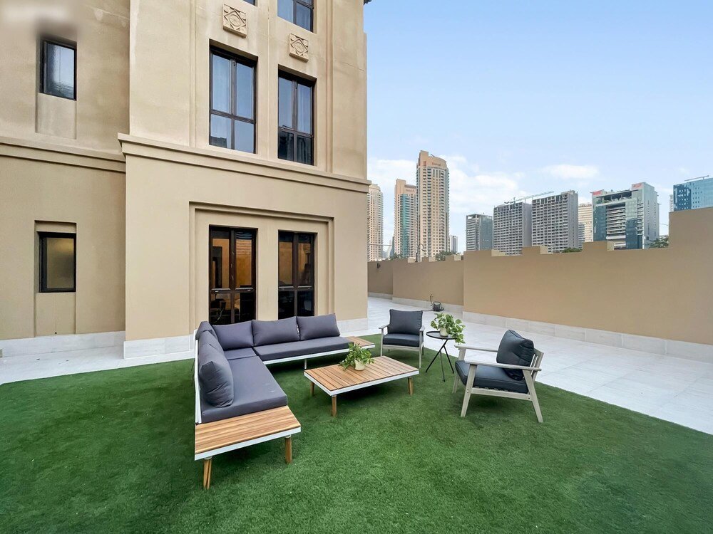 Дубай: 1-br Dazingly lit Downtown