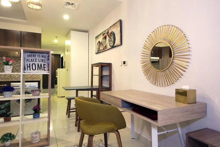 Дубай: Signature Holiday Homes - Elegant Studio Apartment in Arena Apartments