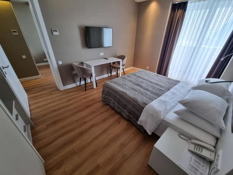 Батуми: Leo Group BEST LUXURY SUITE 20-04 Alliance Palace