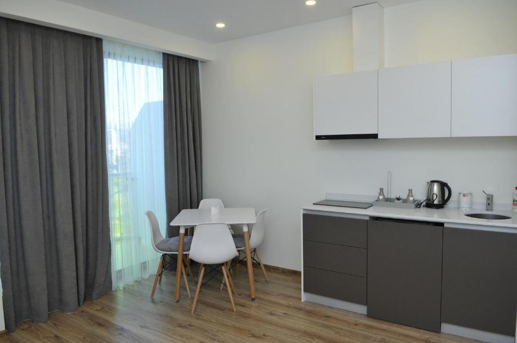 Батуми: Private Apartment On Rustaveli 40
