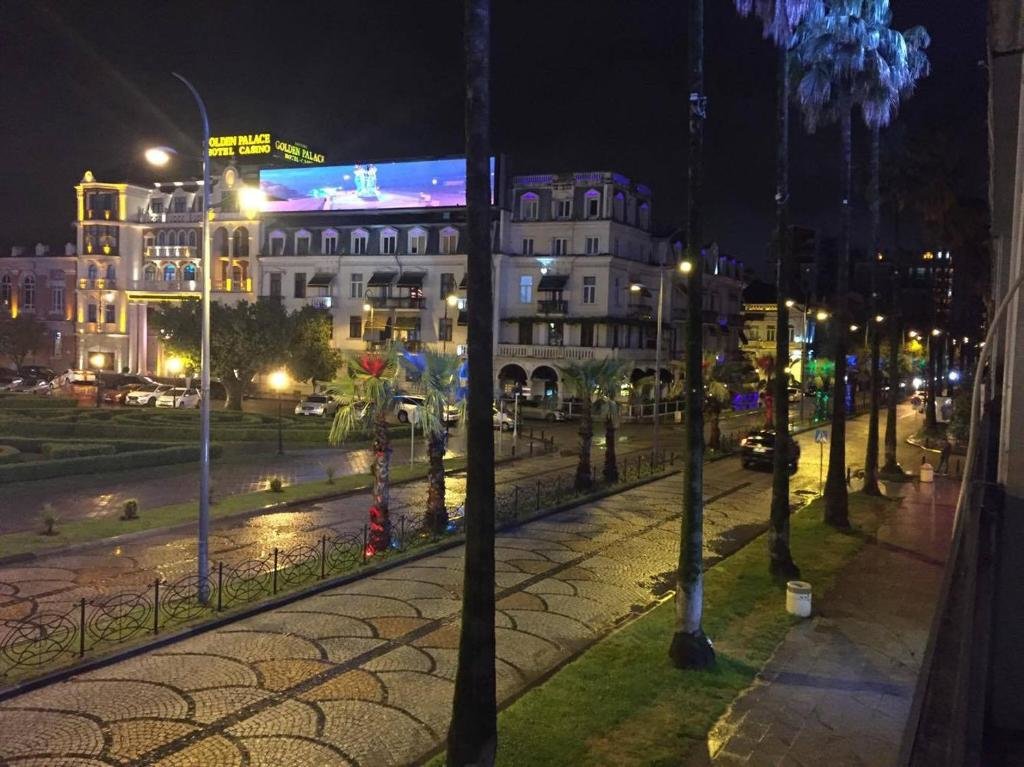 Батуми: Check Inn Batumi on Rustaveli 10