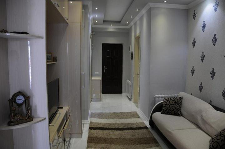 Батуми: Pharnavaz Mepe Street 140, Flat 31