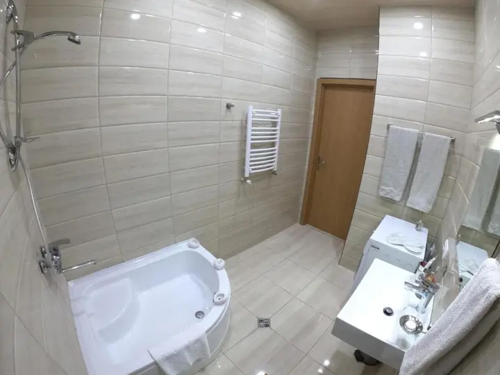 Тбилиси: 68 Merab Kostava Street