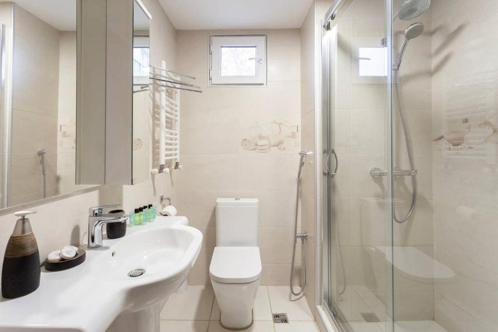 ?Bright 2BR apt. w/ balcony in Tbilisi center? — фото 1