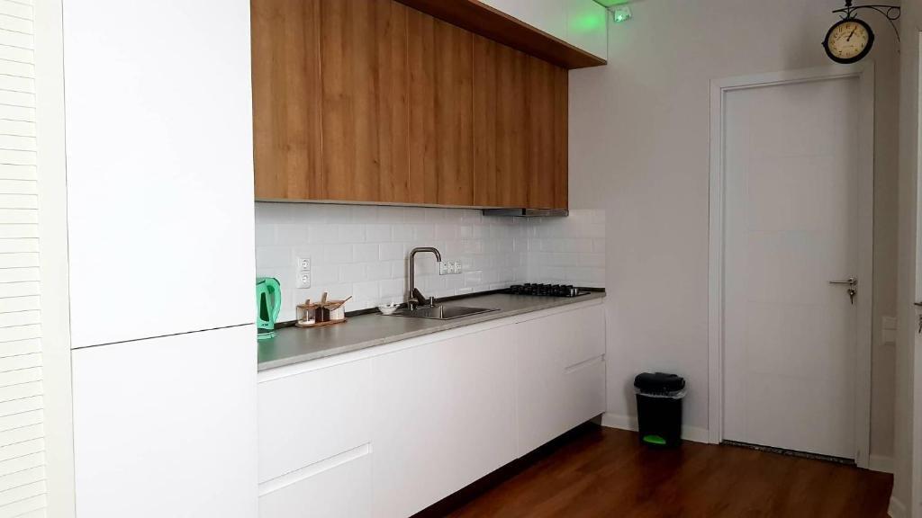 Батуми: Lovely 1-bedroom Apartment in the center of Batumi