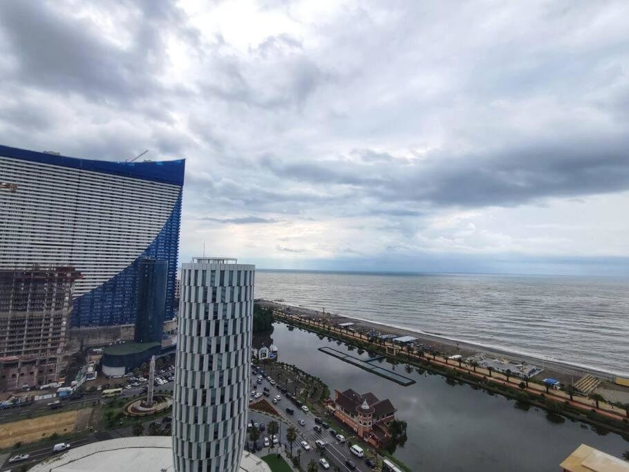 Батуми: Leo Group Luxury Apartment 18-20 Alliance Palace