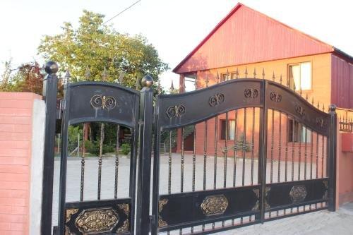 Кобулети: Nazi's Guest House