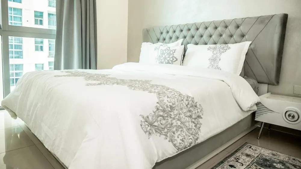 Дубай: Spacious Apartment in Marina Dubai
