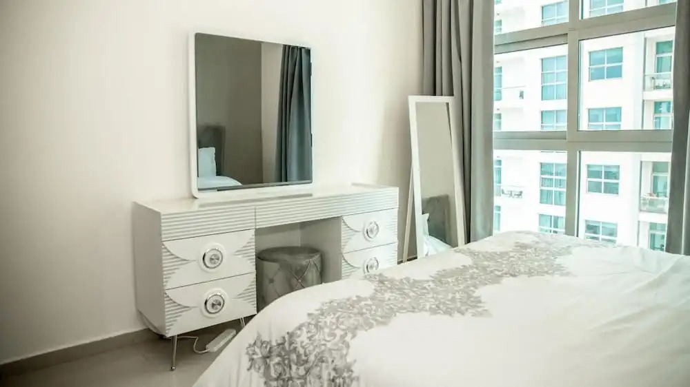 Дубай: Spacious Apartment in Marina Dubai