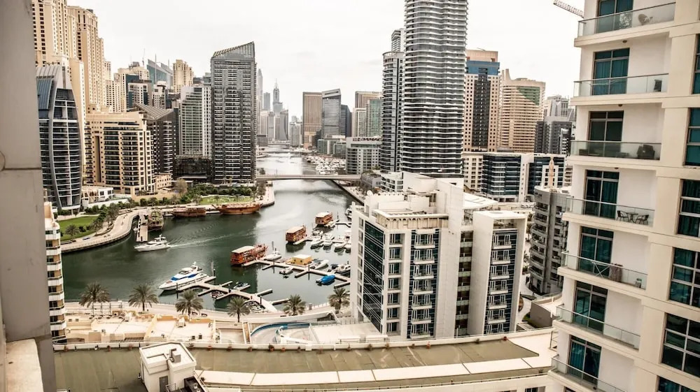 Дубай: Spacious Apartment in Marina Dubai
