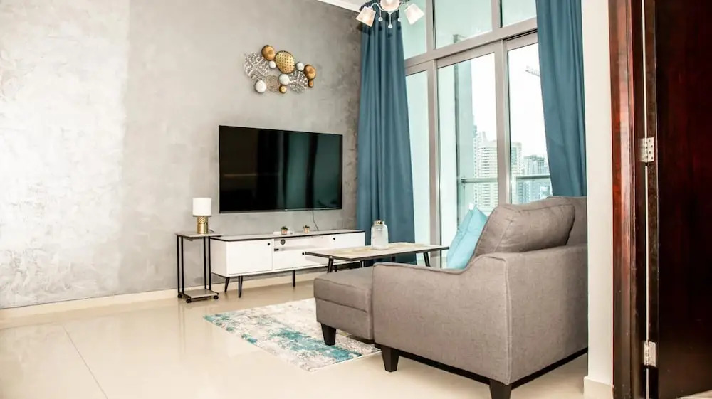 Дубай: Spacious Apartment in Marina Dubai