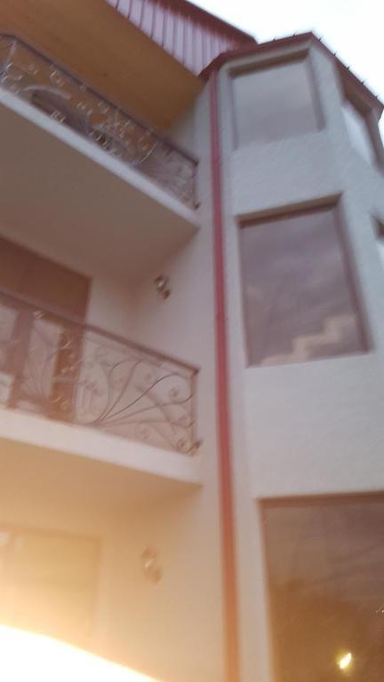 Кобулети: Ninos Haus