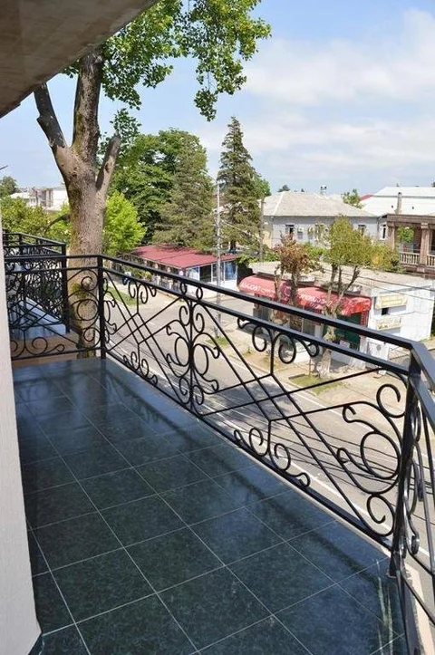 Кобулети: Lucy House
