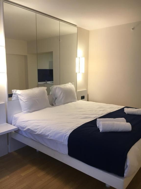 Orbi Twin Tower Hotel room — фото 1