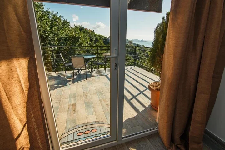 Батуми: Hotel in nature/Oтель в природе