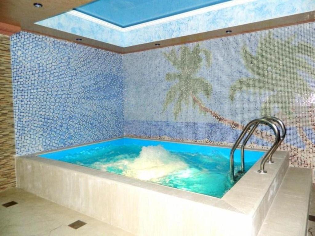 Батуми: Hotel Neba
