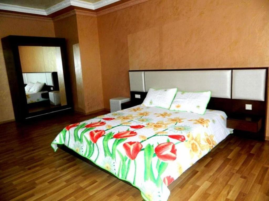 Батуми: Hotel Neba