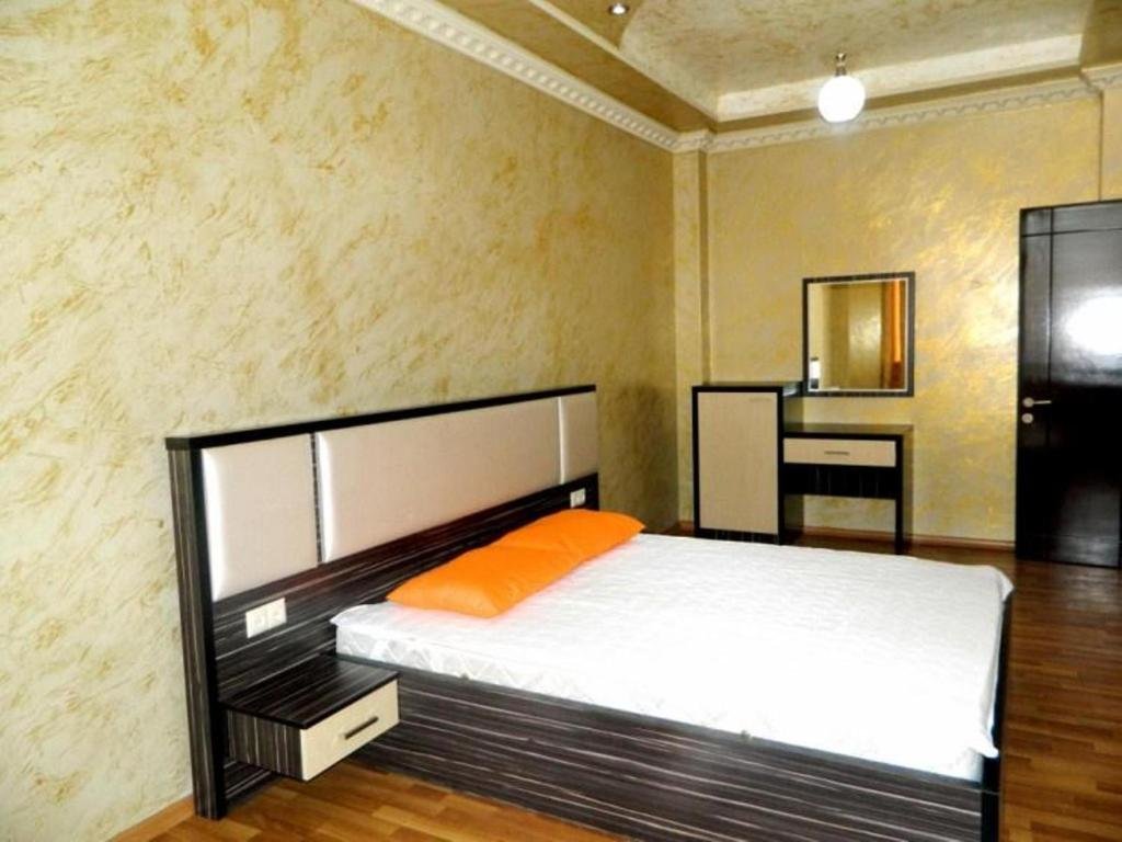 Батуми: Hotel Neba