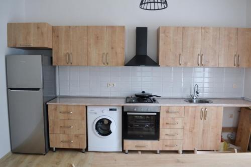 Батуми: Maia's Warm Guest House