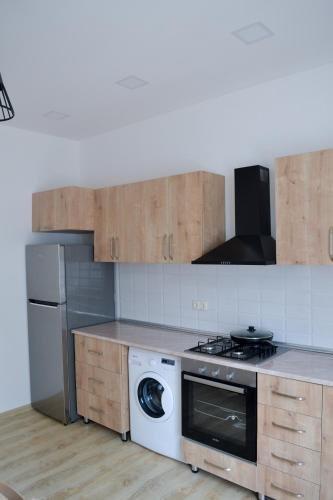 Батуми: Maia's Warm Guest House