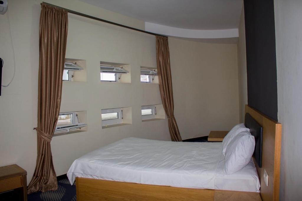 Батуми: Ponto Hotel  Restaurant