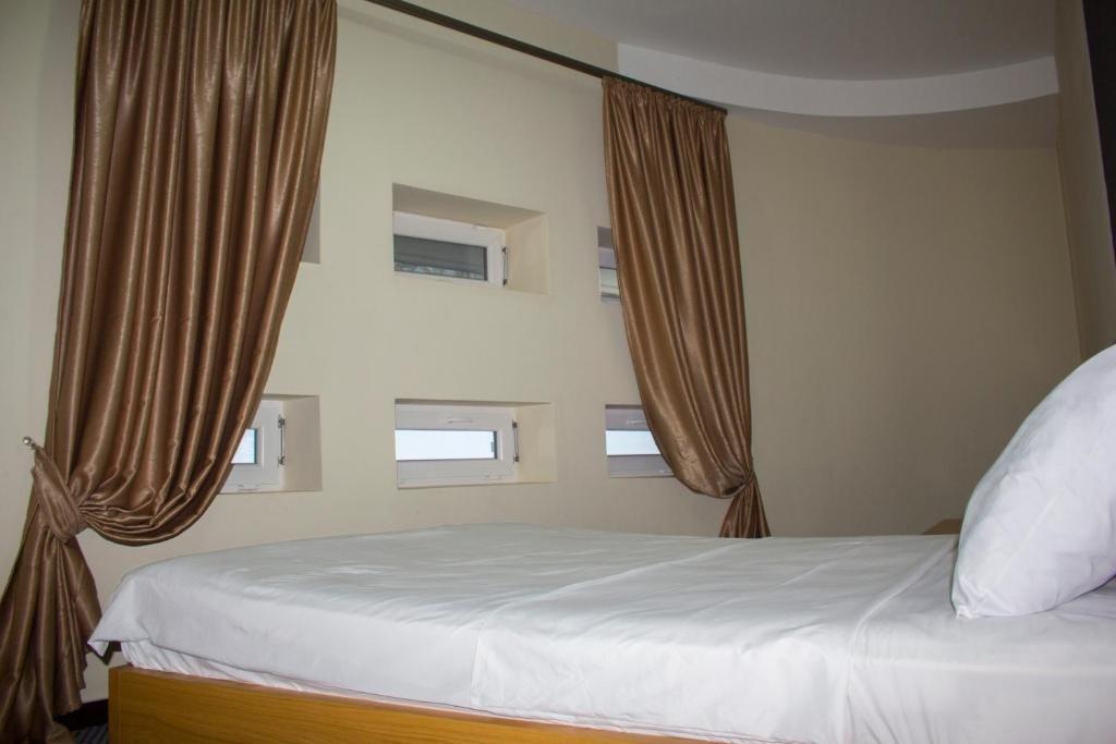 Батуми: Ponto Hotel  Restaurant