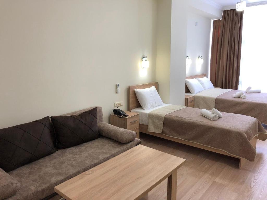 Батуми: Hotel Belugo