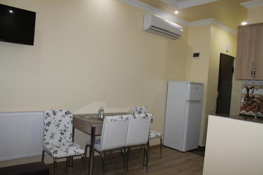 Батуми: Hotel Guna+