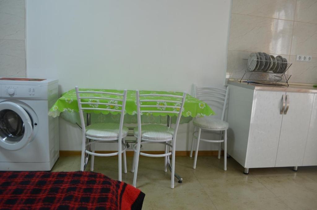 Батуми: Khatuna's apartment on Gamsakhurdia Street