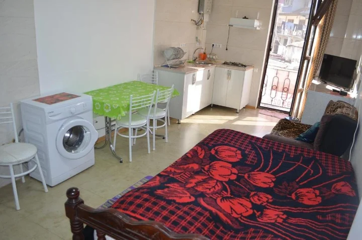 Батуми: Khatuna's apartment on Gamsakhurdia Street