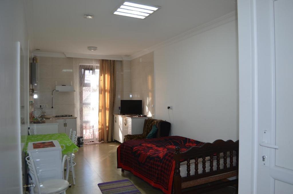 Батуми: Khatuna's apartment on Gamsakhurdia Street