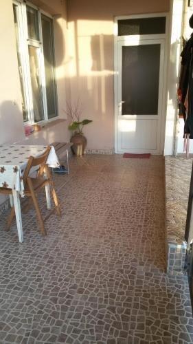 Кварели: Guest House Ana