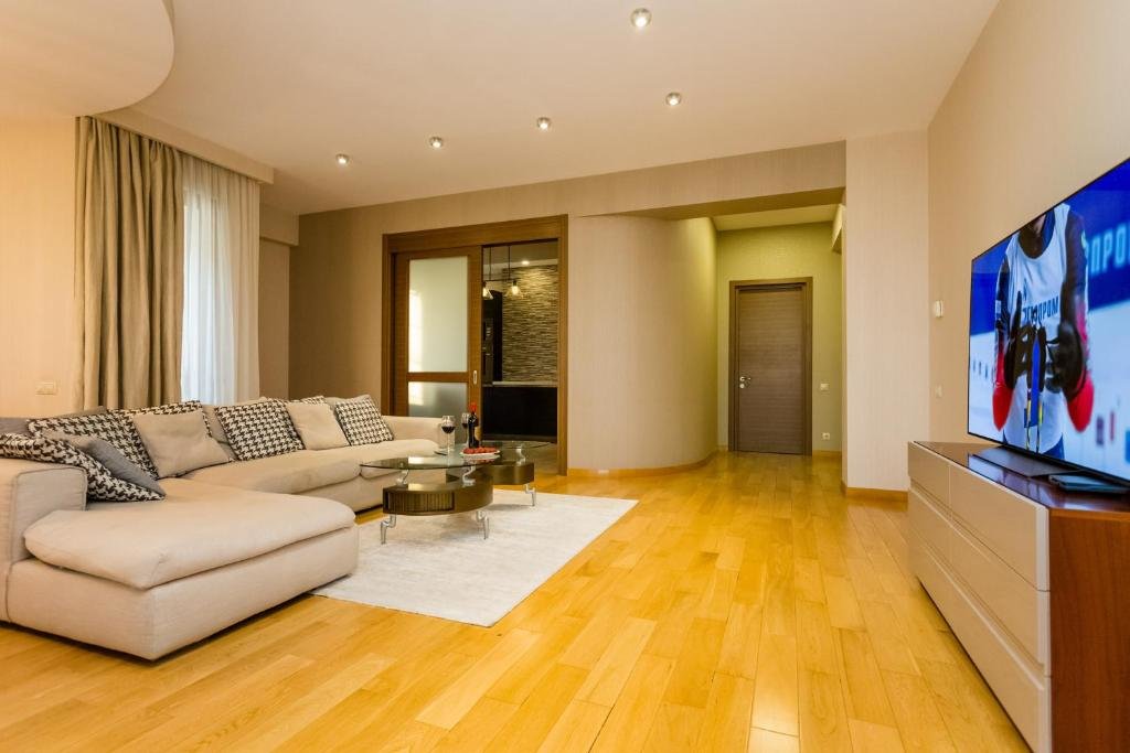 Тбилиси: Central Cosy 5BD-5BATH Apartment