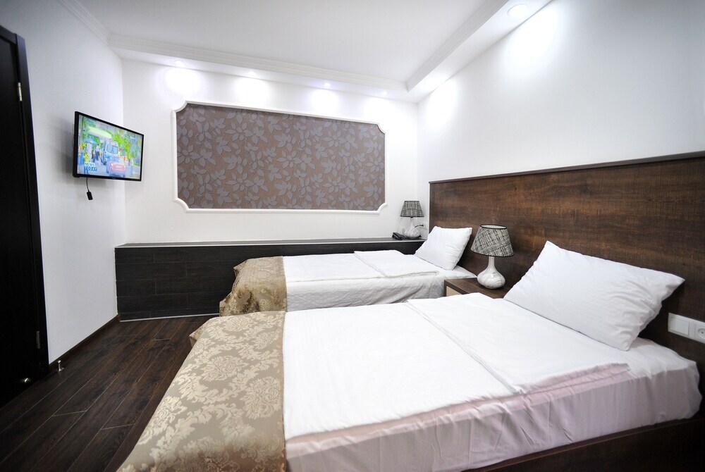 Тбилиси: RK Hotel City