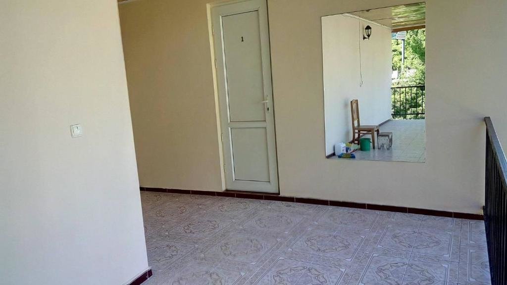 Батуми: Mari Guest House