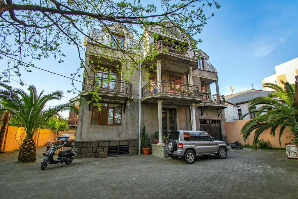 Батуми: NaNa's Guesthouse