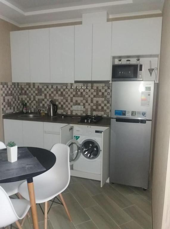 Батуми: Luiza Apartaments