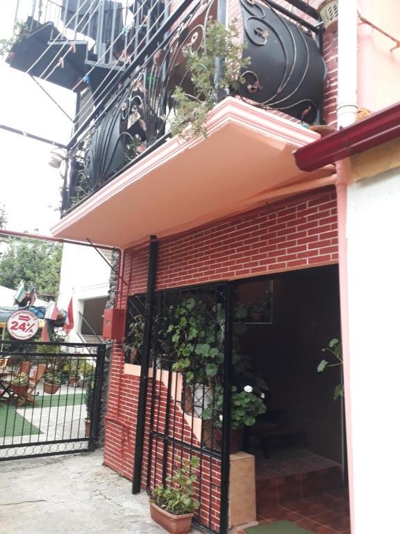 Батуми: Guest House Nino