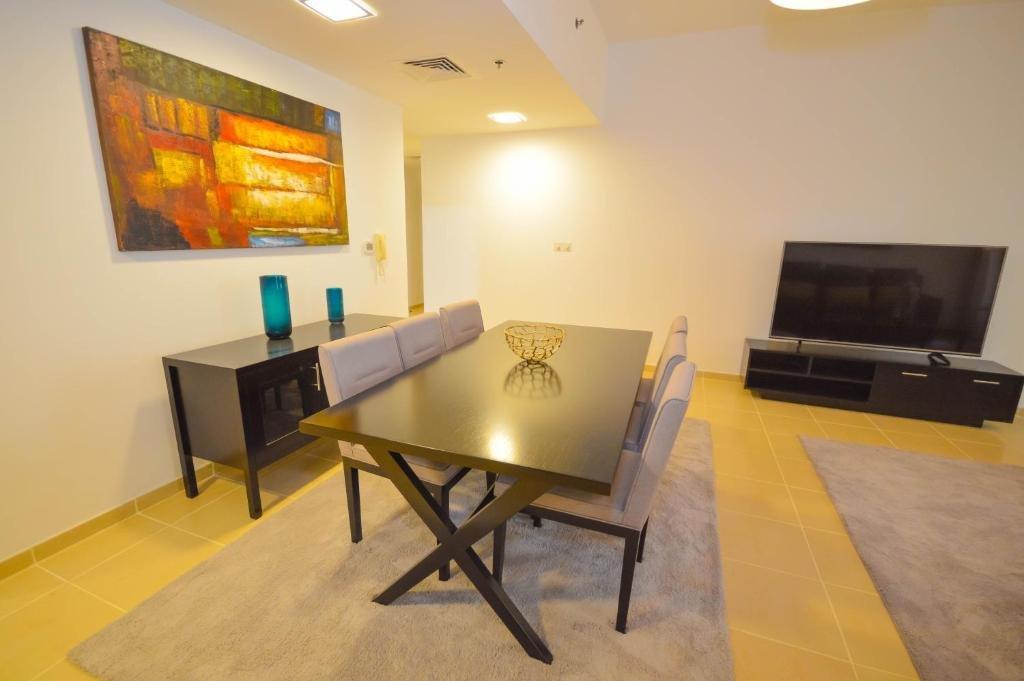 Дубай: Hometown Apartments Spacious & Elegantly Furnished
