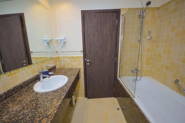 Дубай: Hometown Apartments Spacious & Elegantly Furnished