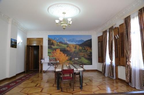 Зугдиди: hostel/hotel Tavisufleba