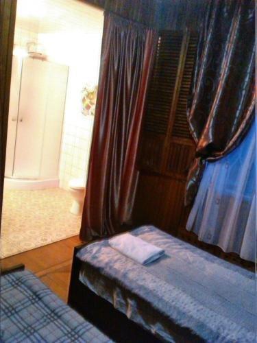 Зугдиди: hostel/hotel Tavisufleba