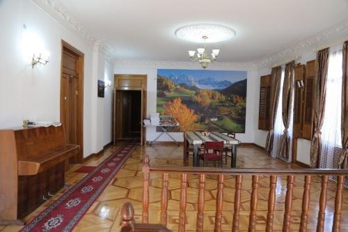 Зугдиди: hostel/hotel Tavisufleba