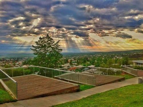 Телави: L House