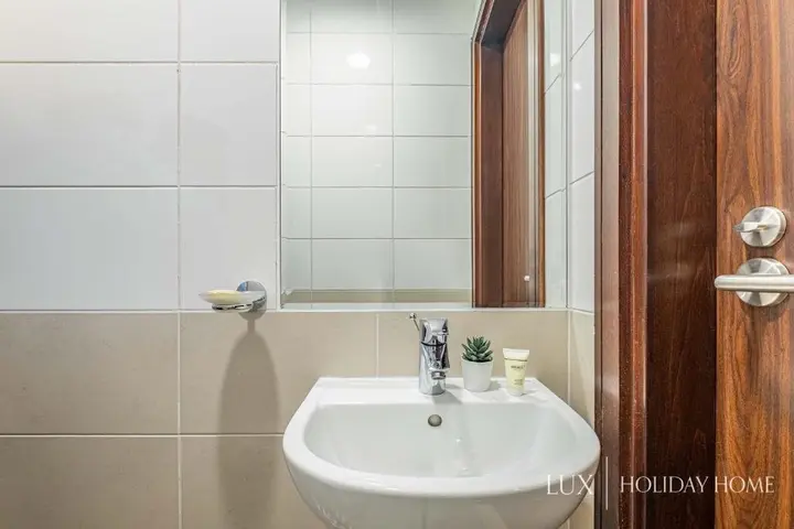 Дубай: LUX - Opulent Island Suite Burj Khalifa View 1