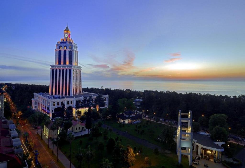 Батуми: Batumi Face House