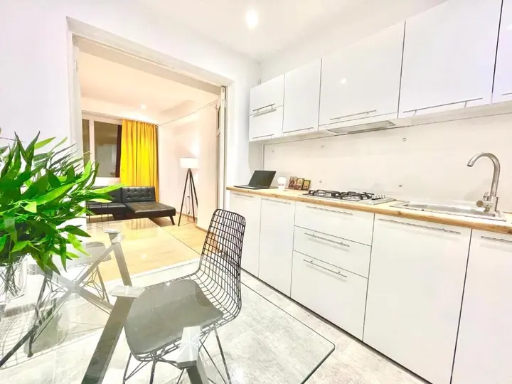 Батуми: 2 Bedroom Apartment on Chavchavadze Ave